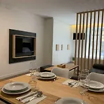 Galerias 16 Viviendas Turisticas לוגו
